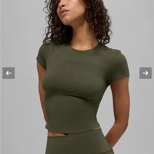 ALO Yoga soft Sculpt Best Bet Short Sleeve top